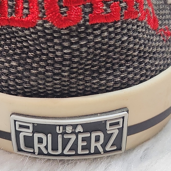 Wisconsin Badgers CRUZERZ Canvas Slip Ons - Picture 6 of 12